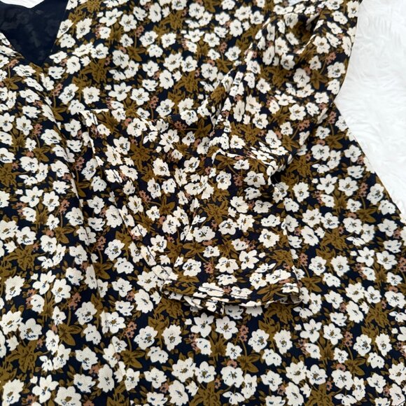 Women Fluter by Dance & Marvel Floral Deep V-neck Blouse in White Mustard Small - Picture 6 of 10